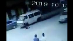 رصدته كاميرات المرقبة.. حبس سائق سرفيس بالمنصورة دهس طالبة وفر هاربا