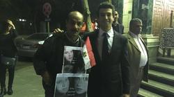 صور زبيدة وعلم مصر في لوحة تذكارية أهداها مواطن لحفيد الراحلة خلال عزائها