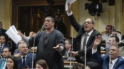 عاجل| انسحاب عدد من نواب المصريين الأحرار والوفد من الجلسة بسبب مادة الائتلافات