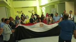 المصريون في الكويت يدلون بأصواتهم في الاستفتاء