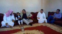 بالصور| وكيل تعليم مطروح يزور تلميذة بعد تعرضها للضرب