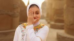 "فوتوسيشن" الفتاة المحجبة للرد على "سقارة"