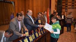 تكريم 330 طالبا من أبناء المعلمين بالمنيا