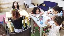 "كافيه" يرحب بأطفال الزبائن: رسم وتلوين.. والساعة بـ20 جنيهاً