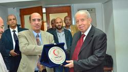 جامعة أسيوط تكرم رواد البحث العلمي بكلية الطب