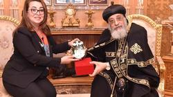 البابا تواضروس يهدي "والي" مجسم السيدة العذراء