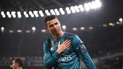 بالفيديو| رونالدو يصيب مصور صحفي في وجهه ثم يعوضه بهدية