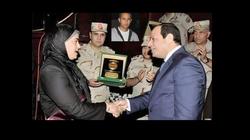 والدة الشهيد محمد عبده بعد تكريمها: عايشة بسيرته وبحكي عن بطولته