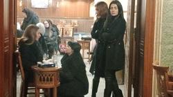 ميريهان حسين وحسن الرداد يقدمان واجب العزاء لإيناس كامل في وفاة والدها