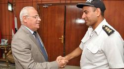 محافظ بورسعيد يكرم ضابطين وفردي شرطة ضبطوا لصين سرقا حقيبة سيدة