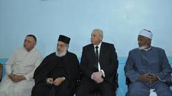 محافظ أسوان يقدم واجب العزاء في مطران إيبارشية طيبة للأقباط الكاثوليك