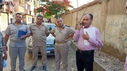إخلاء عقار من السكان بعد سقوط أجزاء منه في طلخا بالدقهلية