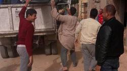 إزالة إشغالات والتحفظ على أبواب محال مخالفة بهضبة الأهرام