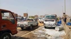 فرش "دائري شبرا" بالرمال بعد انقلاب سيارة محملة بالزيوت