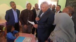محافظ الوادي الجديد يوجه بالالتزام بنشرات التنقلات للمدرسين