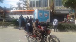 اصطدام سيارة برصيف أمام فندق سياحي بالأقصر