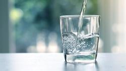 5 مخاطر صحية تنتج عن شرب الماء البارد.. احذرها