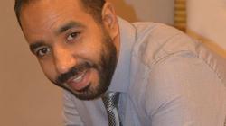 بالفيديو| معاذ الهواري يهدي عماد متعب أغنية "هداف الدقيقة +90"