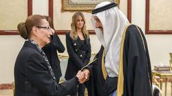 منصور بن متعب ينقل تعازي القيادة السعودية لأسرة مبارك