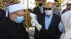 صور.. مفتي الجمهورية يدلي بصوته في مسقط رأسه بالبحيرة