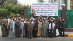 "عمال النظافة" يشاركون في الاستفتاء بالجيزة ويعلنون تأييدهم للدستور