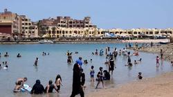 المواطنون يتوافدون على شواطئ الغردقة 