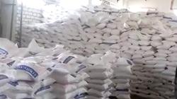 مصادرة طني ملح طعام فاسد في حملة تموينية بالغربية