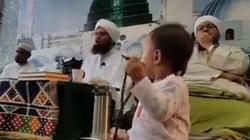 بالفيديو| موقف طريف بين «الجفري» وطفل صغير في أحد دروسه