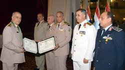 وزير الدفاع يكرم القادة المحالين للتقاعد