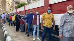 مدير جمارك يصوت بالانتخابات مستندا على عكازه: بغيّر اللي ماشتغلوش