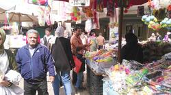 زوار "السيدة" ينعشون "مول المواردي" في المولد.. "جهزنا البضاعة"