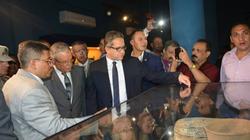 وزير الآثار يزور متحف ملوي ويدون كلمة في سجل المتحف