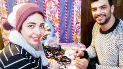 مصطفى بائع "حظاظات" بدرجة مساعد "علاقات عامة".. :"عشان الجوازة تكمل"