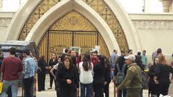 العشرات ينتظرون جثمان فادي رمسيس آخر شهداء "كنيسة طنطا"