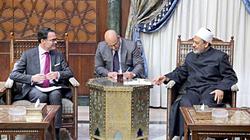 "الطيب" يستقبل السفير الفرنسي