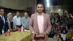 «طاهر سرحان» شاب بـ3 أرواح.. مبيض محارة وشاعر ومُحفظ قرآن