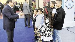 إفطار «الأسمرات» مائدة واحدة تجمعنا.. الرئيس يشارك في «مأدبة الأسرة المصرية» مع أهالي الحي (ملف خاص)