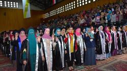 بالصور| خريجو الدفعة الـ50 بـ"طب أسيوط" يؤدون القسم في حفل بالجامعة