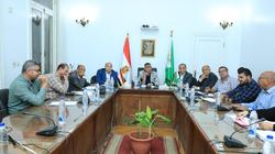 غلق مقهى دون ترخيص وإزالة ملعب مقام على أرض زراعية بالجيزة