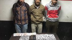 ضبط 3 عاطلين بحيازتهم 150 جرام "هيروين" وأسلحة نارية في الخليفة