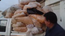 ضبط سيارة محملة بـ6 أطنان شيبسي غير مطابق للمواصفات في الفيوم
