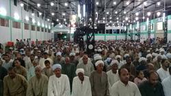 الآلاف يؤدون صلاة التراويح بالساحة الرضوانية في الأقصر