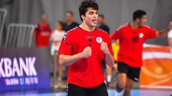 والدة سيف هاني لاعب المنتخب لكرة اليد عقب التتويج: بذل كل طاقته للعبة