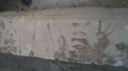 طوله 2 متر.. تفاصيل فحص عمود حجري عُثر عليه في كفر الشيخ