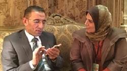 بالصور| برلماني يصطحب زوجته أثناء استخراج كارنية العضوية: "وشها حلو عليا"