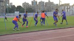 مفاجأة .. رئيس الزمالك يضرب مدرب الفريق علي وجهه