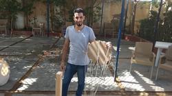 "خلي الشباب ينبسط"..نجار بالإسكندرية يصنع من بواقي الخشب ألعابا جماعية