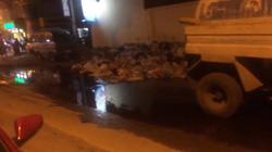 بالصور| سيارة "صرف صحي طنطا" تفرغ الصرف في عرض الشارع