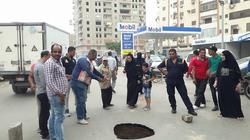 هبوط أرضي مفاجئ أمام مقابر العيسوي بالمنصورة