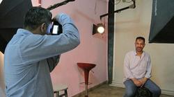 «استديوهات التصوير».. المواجهة بصور الـ«6X4»